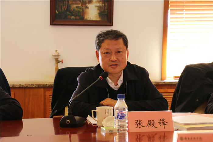 张殿锋充分肯定学校在"不忘初心,牢记使命"主题教育中所取得的成绩.